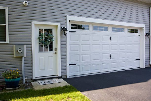 24/7 Emergency Garage Door Panel Replacement experts in Lynnwood-Pricedale, PA